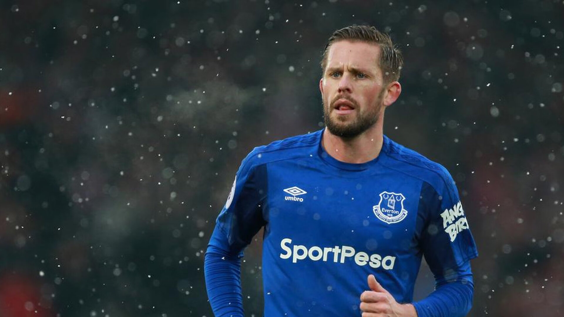 开云体育app入口-OD资讯：土超惊险一幕 埃德森差点将水杯踢回看台，埃德森助攻